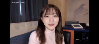 脸蛋清纯骨子很骚的性感美女主播UT宥菈正在直播洗澡时被男友拉到床上各种体位狂操,淫叫：不要,人家好紧啊!