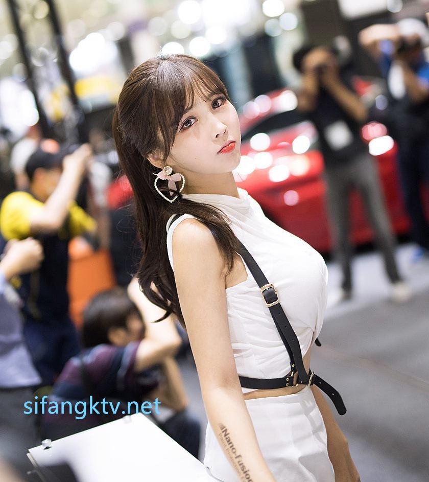 【2023-10-08】She is excited about outdoor exposure.m4v